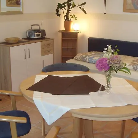 Alttolkewitzer Ferien- & Mrosk Casa de hóspedes 3*